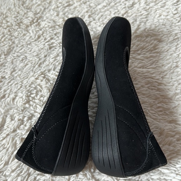 SKECHERS Women's Kiss - Lounge Around Flats, Black shoes size 9.5 - Picture 7 of 15